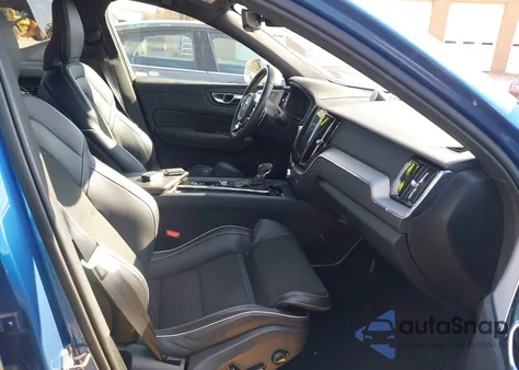 2019 Volvo Xc60 T6 R-Design z USA, uszkodzony, nr VIN LYVA22RM9KB223224